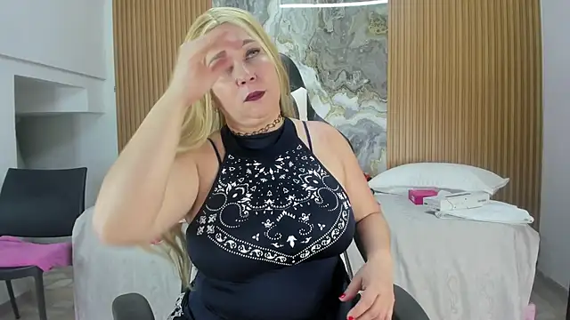 Snapshot of Danna_topless chatting on September 11, 2025, 12:05 pm Danna topless online show from September 11, 2025, 12:05 pm