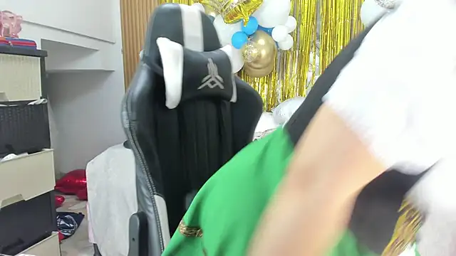 Snapshot of Danna_topless chatting on September 23, 2025, 12:08 pm Danna topless online show from September 23, 2025, 12:08 pm