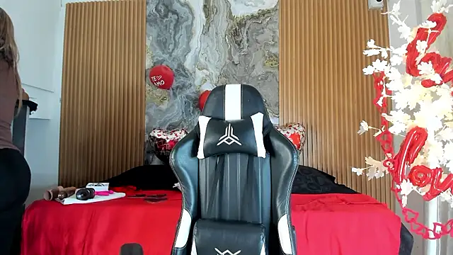 Snapshot of Danna_topless chatting on February 12, 2026, 12:00 pm Danna topless online show from February 12, 2026, 12:00 pm