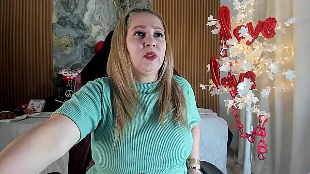 Snapshot of Danna_topless chatting on March 14, 2026, 12:10 pm Danna topless online show from March 14, 2026, 12:10 pm