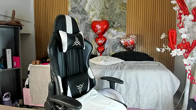 Snapshot of Danna_topless chatting on March 16, 2026, 12:09 pm Danna topless online show from March 16, 2026, 12:09 pm