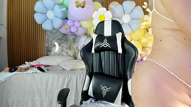 Snapshot of Danna_topless chatting on March 31, 2026, 12:16 pm Danna topless online show from March 31, 2026, 12:16 pm