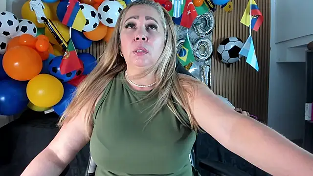 Snapshot of Danna_topless chatting on July 1, 2026, 12:07 pm Danna topless online show from July 1, 2026, 12:07 pm