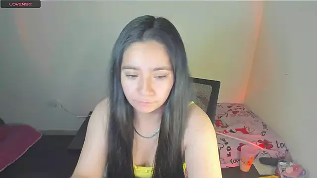 Snapshot of litle_mily_ chatting on December 21, 2025, 1:35 am litle mily online show from December 21, 2025, 1:35 am