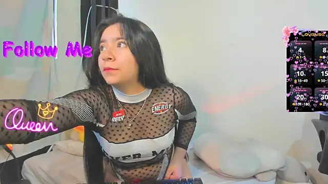 Snapshot of litle_mily_ chatting on April 9, 2026, 10:04 pm litle mily online show from April 9, 2026, 10:04 pm