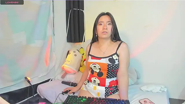 Snapshot of litle_mily_ chatting on April 14, 2026, 9:54 pm litle mily online show from April 14, 2026, 9:54 pm