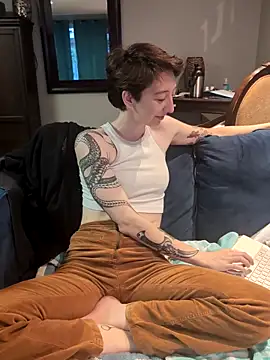 lovelylucyy online show from September 25, 2025, 10:35 pm