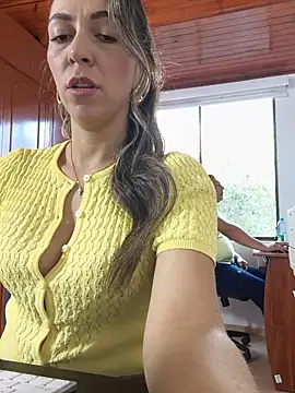 Snapshot of rachellboom chatting on May 26, 2026, 10:39 pm rachellboom online show from May 26, 2026, 10:39 pm