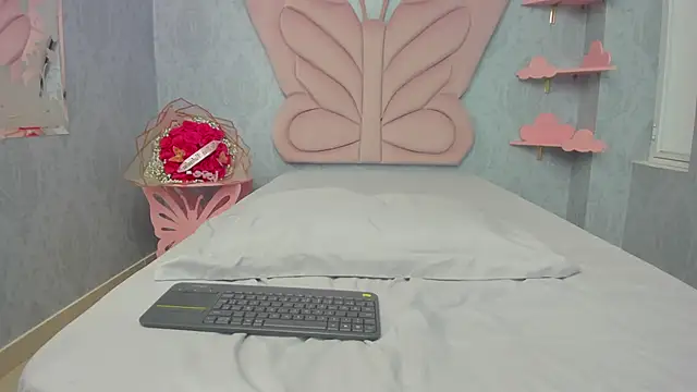 Snapshot of MaddyCute4u chatting on February 14, 2025, 6:19 pm MaddyCute4u online show from February 14, 2025, 6:19 pm