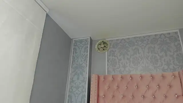 Snapshot of MaddyCute4u chatting on March 14, 2025, 3:03 pm MaddyCute4u online show from March 14, 2025, 3:03 pm