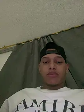 Snapshot of larryworld chatting on July 19, 2026, 5:11 am larryworld online show from July 19, 2026, 5:11 am