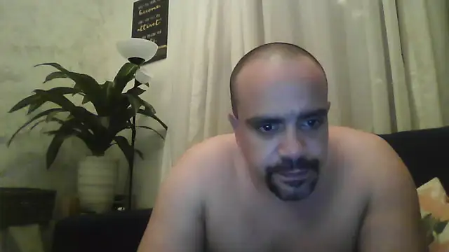 MonicaEGY online show from October 2, 2025, 11:01 pm