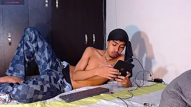 Snapshot of RyanRizzo chatting on January 5, 2025, 9:47 pm RyanRizzo online show from January 5, 2025, 9:47 pm