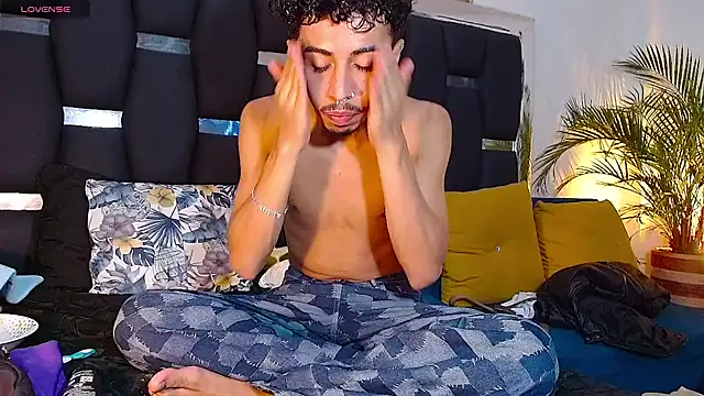 Snapshot of RyanRizzo chatting on January 26, 2025, 1:20 am RyanRizzo online show from January 26, 2025, 1:20 am