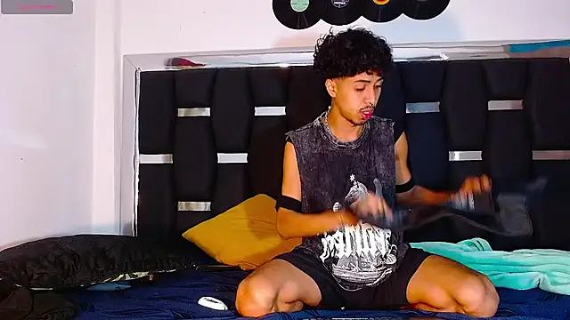 Snapshot of RyanRizzo chatting on February 17, 2025, 11:31 pm RyanRizzo online show from February 17, 2025, 11:31 pm