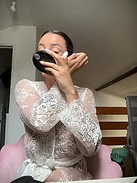 Snapshot of venusrey_ chatting on June 10, 2026, 12:48 pm venusrey online show from June 10, 2026, 12:48 pm