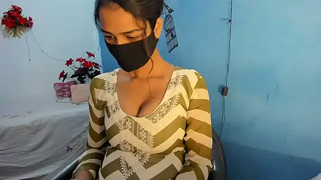 aarjulove online show from November 14, 2025, 1:21 pm