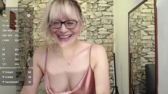 Snapshot of JessicaMuse chatting on January 8, 2025, 11:52 pm JessicaMuse online show from January 8, 2025, 11:52 pm