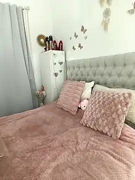 Snapshot of lolavalecuatro chatting on March 29, 2026, 2:06 pm lolavalecuatro online show from March 29, 2026, 2:06 pm