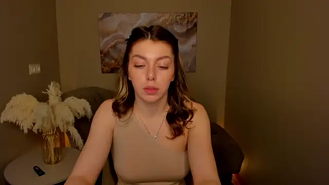 MollyMeltorr online show from February 2, 2026, 4:33 am