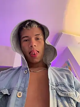 Logan smith1 online show from February 17, 2025, 10:25 pm