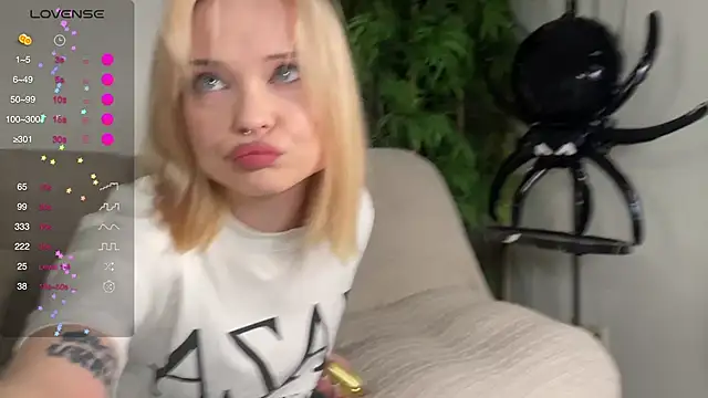 dollfromvenus online show from November 1, 2025, 3:03 pm