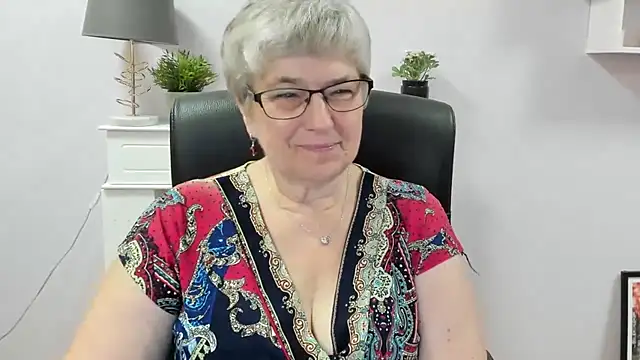 Snapshot of IrisDream chatting on July 7, 2026, 8:07 am IrisDream online show from July 7, 2026, 8:07 am