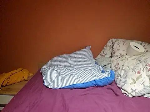 Josephine LIVE online show from October 19, 2025, 7:25 pm