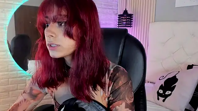 Snapshot of cloe__palmer chatting on December 4, 2024, 12:25 pm cloe palmer online show from December 4, 2024, 12:25 pm