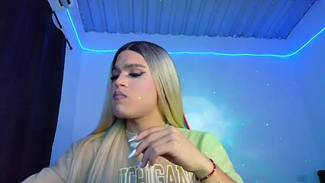 AllisonsweetZ online show from November 12, 2025, 8:19 pm