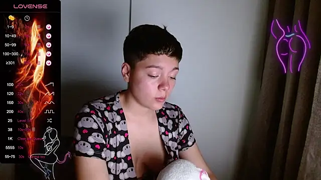 TRIXIE TANG28 online show from February 18, 2025, 2:27 am