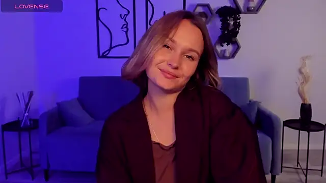 Snapshot of BritnieCute chatting on October 6, 2025, 5:27 am BritnieCute online show from October 6, 2025, 5:27 am