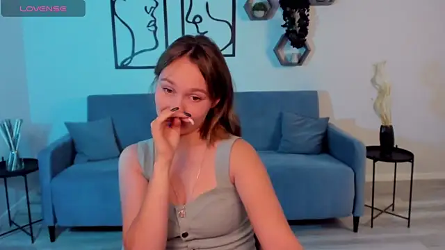 BritnieCute online show from November 6, 2025, 5:41 am