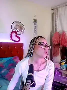 Snapshot of Yennastone chatting on January 5, 2025, 12:52 am Yennastone online show from January 5, 2025, 12:52 am