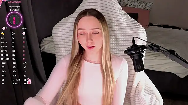 HollisBeckett online show from February 15, 2026, 3:14 am