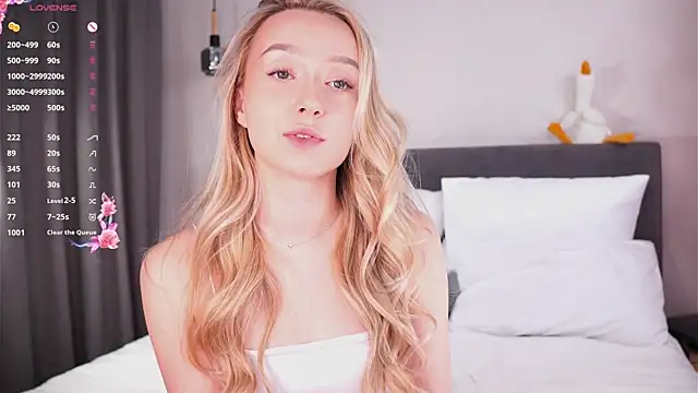 HollisBeckett online show from April 3, 2026, 3:15 am