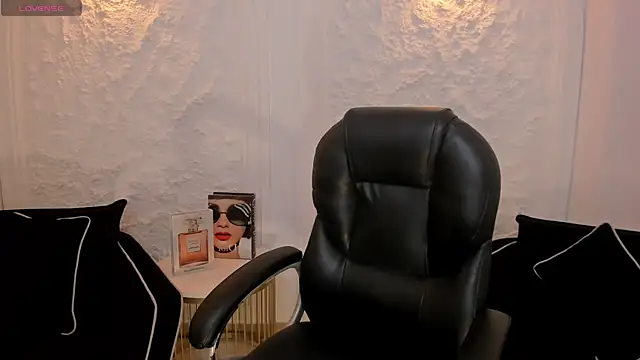 ChloePreston  online show from February 8, 2026, 10:40 am