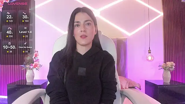 BellaClaiir online show from December 4, 2025, 2:26 pm