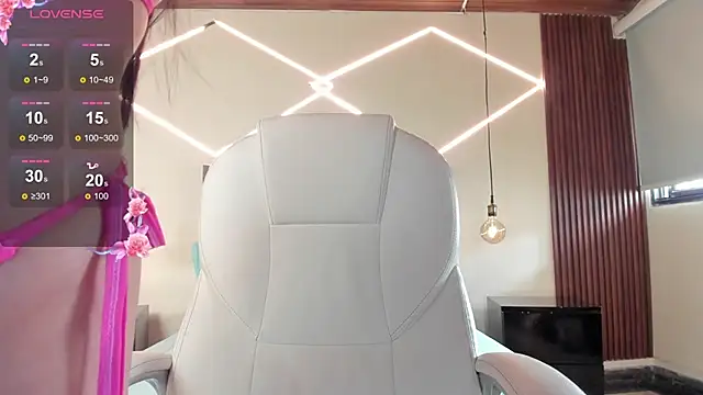 BellaClaiir online show from April 10, 2026, 2:55 pm