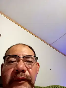 CluelessIcing2 online show from November 12, 2025, 6:25 am