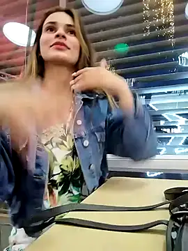 Snapshot of cuteluci_ chatting on December 28, 2024, 11:05 pm cuteluci online show from December 28, 2024, 11:05 pm