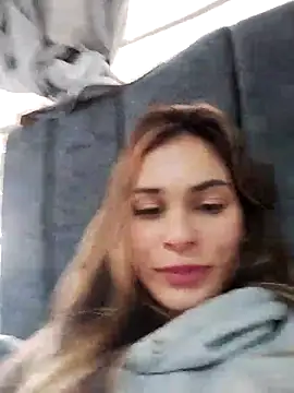 Snapshot of cuteluci_ chatting on February 19, 2025, 3:27 pm cuteluci online show from February 19, 2025, 3:27 pm