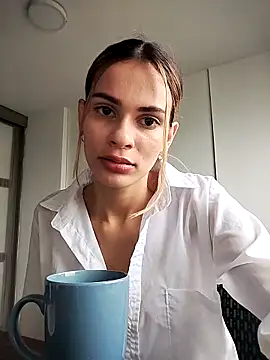 Snapshot of cuteluci_ chatting on February 25, 2025, 12:24 pm cuteluci online show from February 25, 2025, 12:24 pm