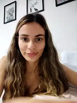 Snapshot of cuteluci_ chatting on March 19, 2025, 2:13 pm cuteluci online show from March 19, 2025, 2:13 pm