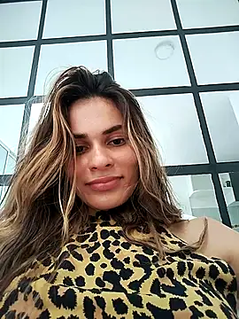 Snapshot of cuteluci_ chatting on March 21, 2025, 5:23 pm cuteluci online show from March 21, 2025, 5:23 pm