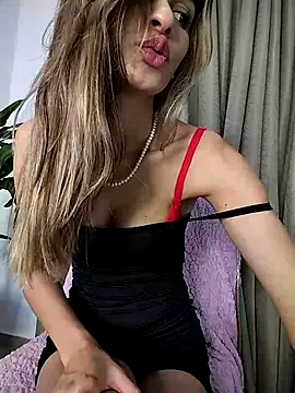 Snapshot of cuteluci_ chatting on October 2, 2025, 12:34 pm cuteluci online show from October 2, 2025, 12:34 pm