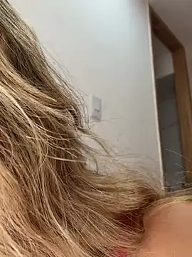 cuteluci  online show from March 31, 2026, 12:27 pm