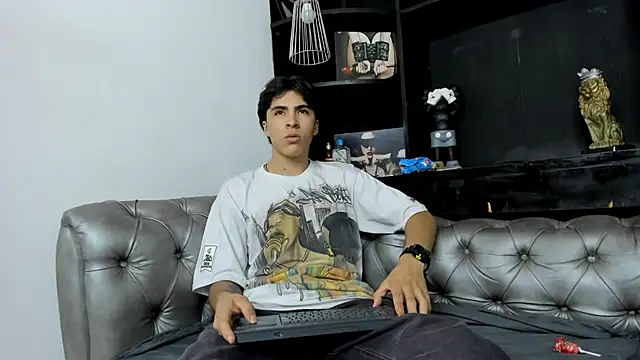 HeellBoy  online show from November 10, 2025, 7:57 pm