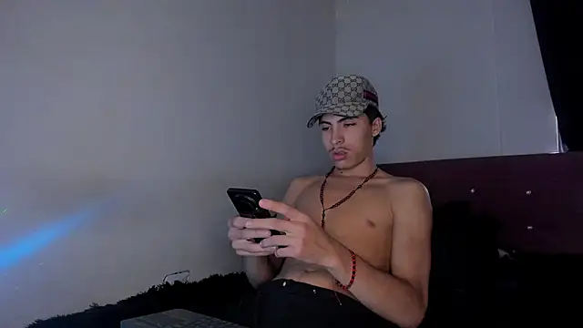 Snapshot of HeellBoy_ chatting on July 18, 2026, 4:33 pm HeellBoy online show from July 18, 2026, 4:33 pm