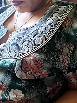 Snapshot of samitasharma chatting on March 21, 2026, 5:01 am samitasharma online show from March 21, 2026, 5:01 am